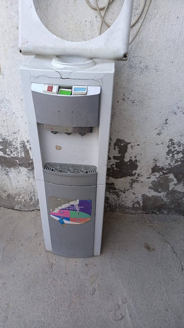 سلام عليكم شباب 
غراض. البييع 
ثلاجه سعره 150
الف نوع تفاحه حجم جبيره 
وعندي براد مال ماء البييع سعره 40 الف وبيه مجال  ياخذ دبتتين 2 مال ماء وحده فوك وحده جوه شغلات عل فحص
 رقم هاتف***********
