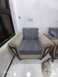 تخم ١٠ مقاعد دوشمة زينة  يحتاج تنضيف بس سعرة ١٠٠  مكاني بغداد  0783577...