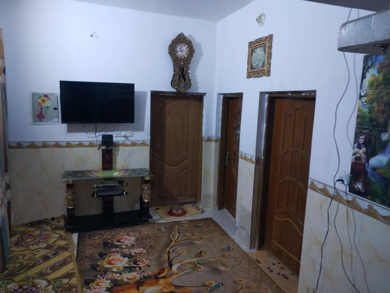 سلام عليكم 
بيت مساحه ١٥٠ متر الواجه ١٠ ونزال ١٥ ركن 
طابقين 
الطابق الاول استقبال ومطبخ وهول وغرفه نوم مجمع صحيات داخلي وخارجي  و كراج
الطابق الثاني 
غرفتين نوم ومجمع صحيات 
طابو زراعي سند ٢٥ 
العنوان ابو خستاوي شارع الغسل خلف عقيد فرحان 
فرع مقابل اسواق رائد 

*********** بي واتساب
