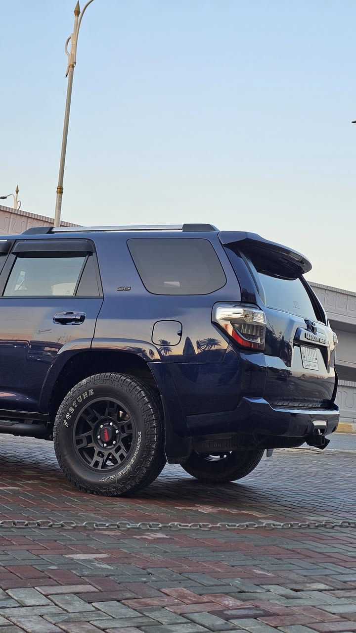 سلام عليكم... تحياتي للجميع
                 ✅تويوتا فورنر SR5 ✅
            
....................................................................................
⛔موصفات⛔
شاشة كبيره تدعم أندرويد اوتو وابل كار بلي
ويل حجم كبير TRD 
 كشنات جلد وتدفئة 
تبريد 3 قطع 
7 راكب 
عليها دوس اصلية 
كامرة خلفية
هيتر ب المري
فتحة سقف
كشنات الامامي كهرباء
فول تحكم استيرن
كروس سرعه (مثبت سرعه)
كير أوتو +عادي 
مانع تزحلق +Abs
مانع انحدار
اشاير لكزز 
جامة الصندوق تصعد وتنزل كهرباء
لايتات 
تايرات جبلي 

............................................................................. 
🔴  حادث السيارة بسيط جداً وموجود عندي صور الحادث حافة البنيد والجاملغ وثنينها مبدلة بلادي واجتي من امريكا كم قطعة كلير بدون فتح وبدون صبغ 
كير محرك شرط فحص +صدر  تايرات كل جديد 

 رقم بغداد مشروع وطني هزة جديدة وسنوية لل 2026    شرط تحويل 
بسعر مناسب   (282)

غير متواجد ع الفيس 
 
مكان سياره صلاح الدين تكريت....استفسار اكثر اتصل ع رقم ***********
