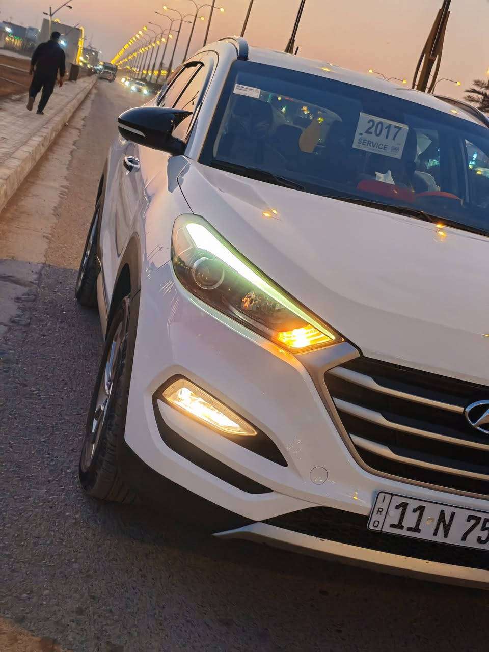 سلام عليكم توسان موديل ١٧ وارد امريكي ضرر من امريكه بس صندوك بارد شويه كما موضح بل صوره صار  بيهه ضرر بل عراق  براس البنيد شبر صبغ   وبل باب الخلفي شبر صبغ فقط  وبيه  مكانات بارد   سياره جديده كير محرك جديد تخم تاير مواصفات عاديه سياره جديده رقم بغداد تحويل مباشر  وخير من الله ماشيه 117 السعر 142 وبيه مجال مكان السياره الفلوجه حي شهداء رقم *********** //***********
