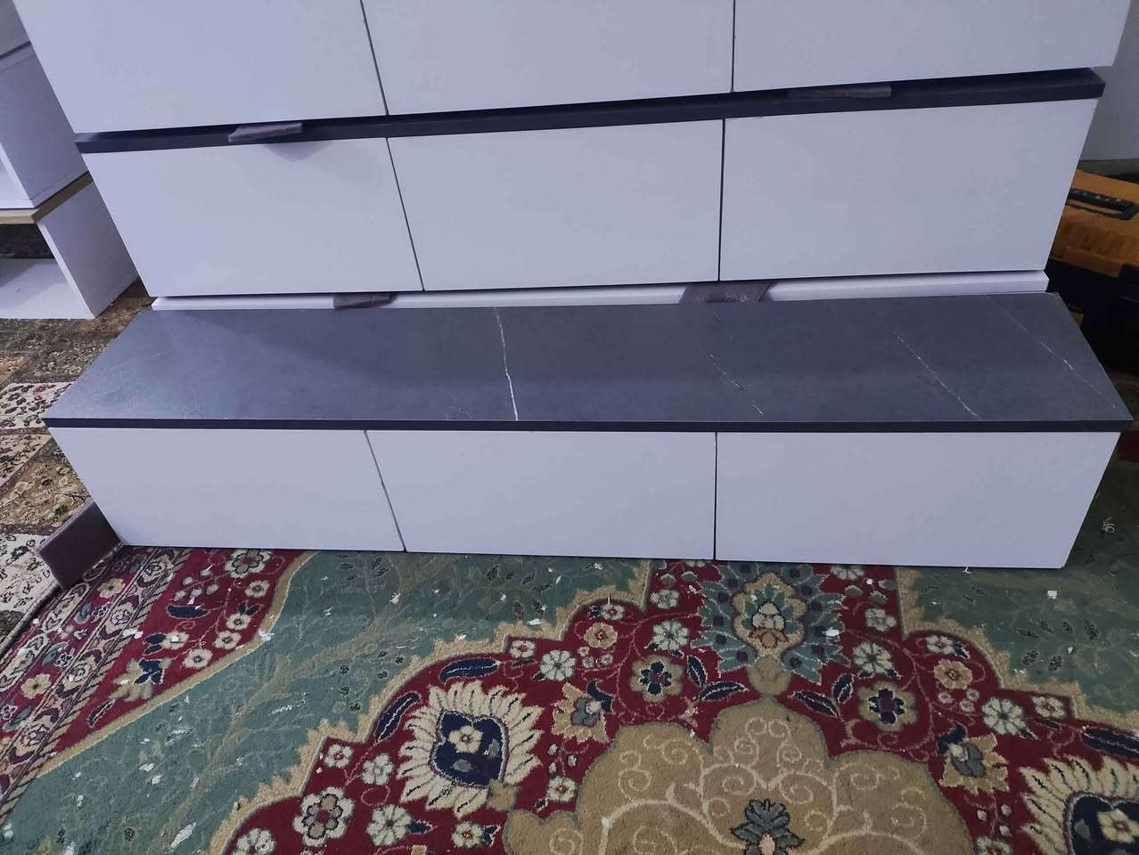 مێزی تیڤی بە ڕەنگی ساجی و سپی بە هەردوو شێوازی هەڵواسین یان قاچی هەبێت دوو مەتری نرخی 75 هەزارە
مەترو نیوی نرخی 60 هەزارە گڵۆپی لیدی پێوەیە و گەیاندن و هەڵواسین تەنها 5 هەزارە بۆ ناو شاری سلێمانی لە بەکرەجۆم
*********** السليمانية, العراق
