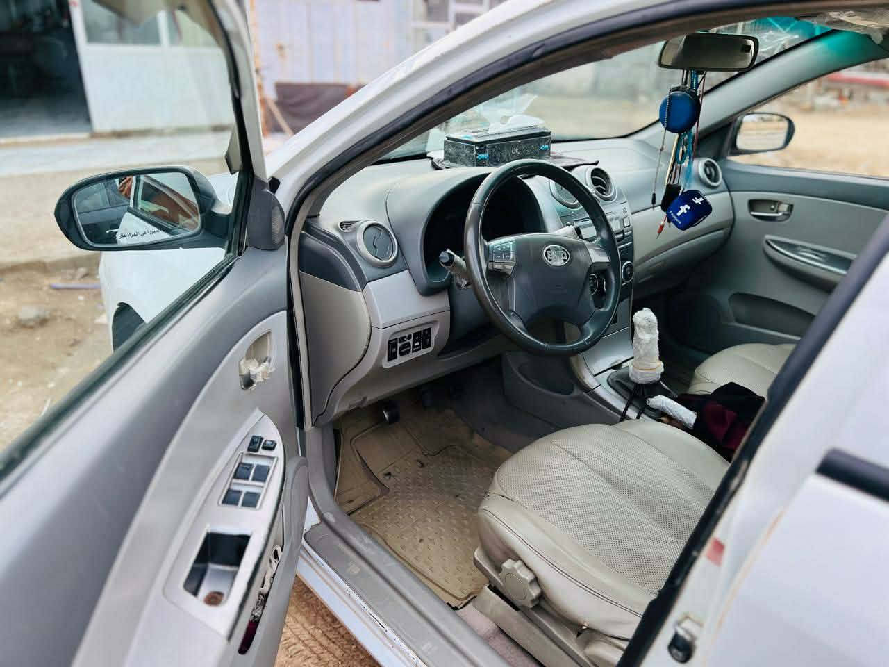 بيوايدي ١٣  سنويه ساقطه محرك ينقص بيها جاملغ مع تعمير بالجاملغات أثر خياس مكان الصويره سعر ٥٢ مكلف بالنشر للاستفسار اكثر اتصال. ***********
