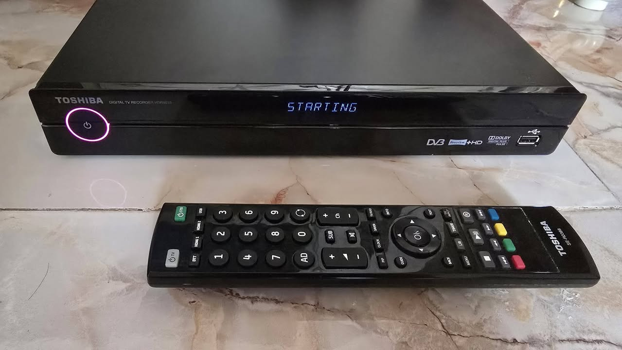 هذا المنتج عبارة عن مسجل تلفزيون توشيبا Freeview HD (طراز HDR5010KB).يتميز بمساحة تخزين 500 جيجابايت تتيح تسجيل ما يصل إلى 125 ساعة من البرامج عالية الدقة.يحتوي على موصل HDMI للتوصيل بالتلفزيونات الحديثة وتوفير جودة صورة عالية.يسمح لك بتسجيل برنامجين في وقت واحد أثناء مشاهدة برنامج ثالث. للبيع ٥٠ الف


**إذا كنت صاحب هذا الإعلان وتريد حذفه لأي سبب، رجاءا أرسل رسالة إلى الدعم الفني**