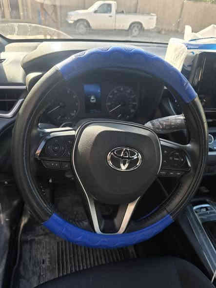 كروس امريكي موديل  2023 se هايبرد بدون صبغ فقط الدعامية ضربة جدا بسيطة ايرباك ستيرن مبدل منظومة وايرباك ركبة ماشية 44 الف كيلو وليس ميل موجودة صور الحادث  وسونار ايضا  عندي راديترات وتبريد بلادي وكلشي بيها بلاد . 
 مواصفات
محرك 2.0 هايبرد  
سلايد 
شاحن لاسلكي
دخول ذكي 
لونين ازرق واسود بلادي القمارة 
رادار امامي وجانبي
نقط عمياء بالمرايا 
الحفاظ على المسار
التحذير من التصادم 
فرملة الطوارئ للامام والخلف 
مقاعد قماش 
جام اوتو ٤ 
شاشة ابل واندرويد لاسلكي وسلكي
اوتو هولد 
دكمة park 
شفتات خلف المقود 
حساس اطارات 
تايرات ميشيلن الاصلية من الشركة بحالة ممتازة
السعر185 ورقة 
عذرا عالاطالة السيارة جديدة جدا وبالعافية عاليشتري 
رقمي اتصال او واتس 
*********** بلاد
