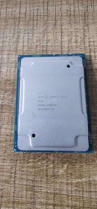 Intel Xeon 6138 • ٢٠ نواة • خوادم