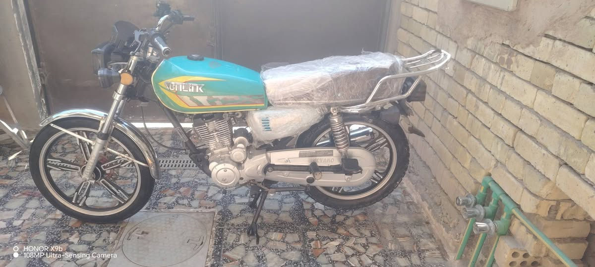 *********** موديل 24 سعر 600 وبيها مجال وكان من يده الصدر الاورفلي قرب شركتي الانوار
