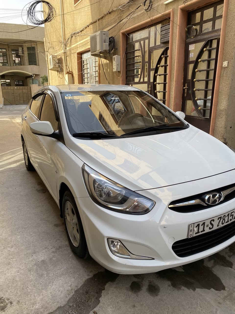 سلام عليكم اكسنت للبيع موديل 2013 موصفات شركه القلم سياره مكفوله من صبغ والبارد ماشيه 61 الف بيه رصعه بل باب الخلفي صغيره سعر110 رقم الهاتف ***********
