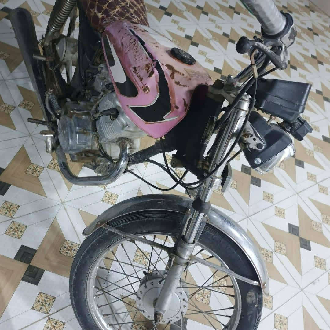 سلام عليكم دراجه لبيع مديل 2018 ضايعه الوراق مكفوله من السرقه مكينه نضيفه العنوان واسط قضاء الحي السعر 225الف وبيه مجال ***********
