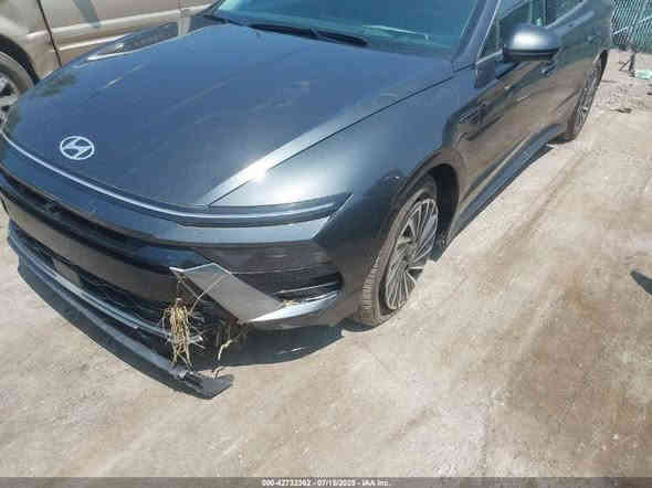 ( العز للمزادات الامريكية والكندية )
📣 اعلان مزاد : بيع مباشر 
✳️ نوع السيارة :-هونداي سوناتا هايبرد لمتد 2024
الموديل :-2024
نوع الوقود :- (هايبرد)
سعة المحرك :- 2.0,
السعر : $13,000____130 ورقه 
المسافة المقطوعة: 16,778mi
تاريخ المزاد :- بيع مباشر 
الضرر :ـ كما موضح في الصور
—————————————
* ملاحظة : جميع سيارات الهايبرد او الكهرباء تكون معفية من الكمرك والضريبة ويكون الرقم على الدولة .
—————————————
 ✅ بالإمكان ادخال السيارات بكتاب الشهداء👍🏼
 ✅ بالإمكان ادخال السيارة بكتاب الضباط المتقاعدين 
أو كتاب شهداء 
—————————————
✳️ الشراء من جميع الولايات الأمريكية
✳️ خط شحن على افضل شركات الشحن وأسرعها 
✳️ تأمين شامل للسيارة 
✳️ كار فاكس مجاني 🆓 
✳️ سستم وتطبيق تتبع للزبون لمتابعة سيارته اول بأول 
✳️ افضل أسعار الشحن وأنسبها 
 ✳️ تخليص جمركي متكامل للسيارات وإيصالها إلى جميع محافظات العراق 
—————————————
العنوان :- الأنبار - الخالدية - قرب جسر الصديقيه
📞رقم الهاتف : ***********
📞رقم الهاتف : ***********
*رابط كروب الواتساب*
https://chat.whatsapp.com/BqhJx5PxsY77aTaBmqgCh2
