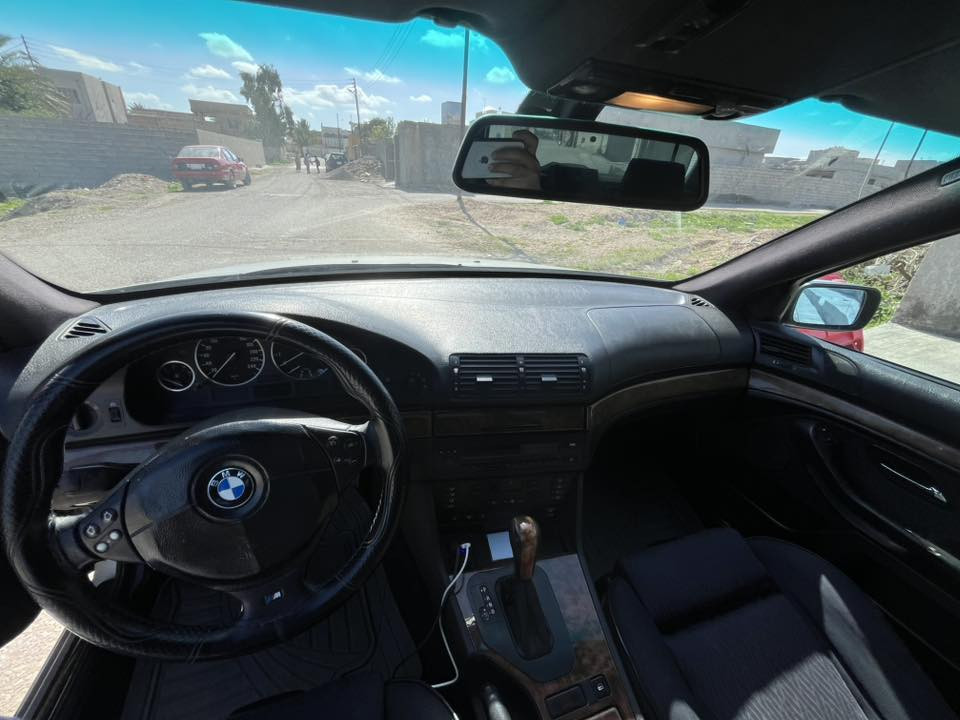 السلام عليكم
بي ام صقر 2002
محرك 525 دبل فانوس
سيارة بلادية قطرة صبغ ما بيها 
محرك وكير شرط كفالة
كهربائيات شركة شرط الفحص
تبريد ثلج
صدر جديد 
تخم تاير نضيف
دسكات اصلي جديد
منضومة زنون اصلي ابو المروحة
السيارة نضيفة مو متعوبة اني ثالث مالك الها
السعر 110 وبيها مجال 
اتصال، واتس: ***********
