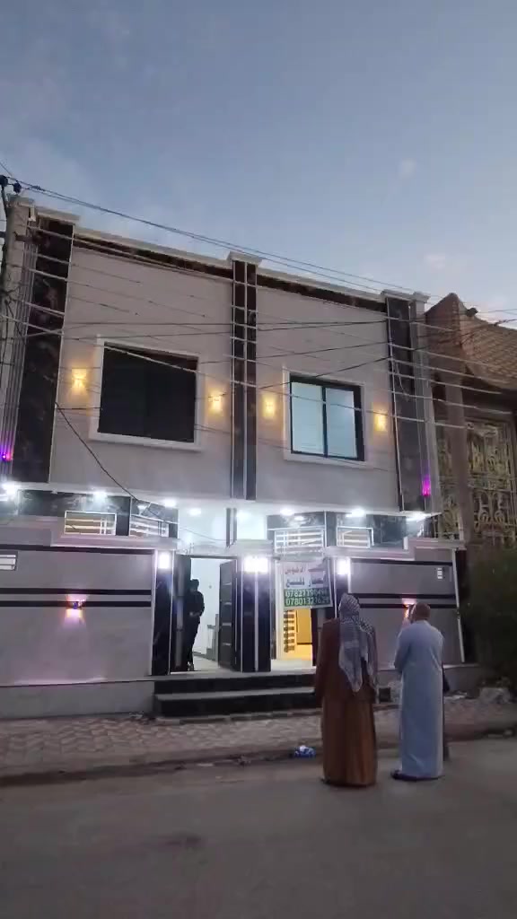 السلام عليكم دارين البيع طابقين شارع 15 حي النصر شارع مطعم العكاشي قريب الطريق الجنة سعر البيت 185رقم الهاتف ***********
