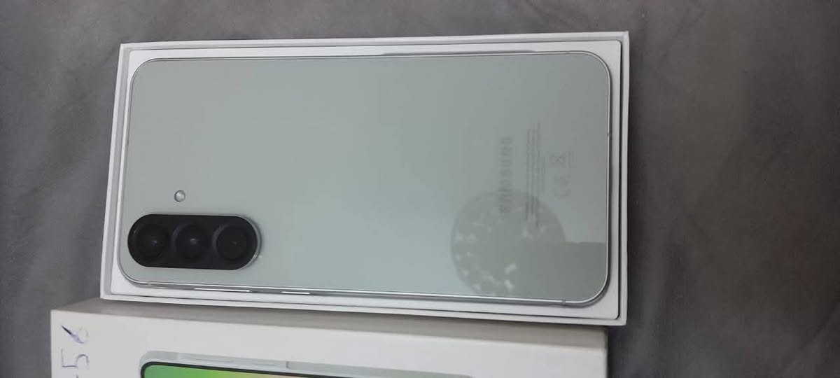 مستعمل الون رمادي A56

الذاكره  8BG  256

البطاريه 5000 mAh

الشحن 45W

الكامره 50MP

غراضه كامله كارتون وكيبل

ميسان ابو رمانه
***********

