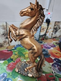 نكسرت رجله • تلسق • فحم