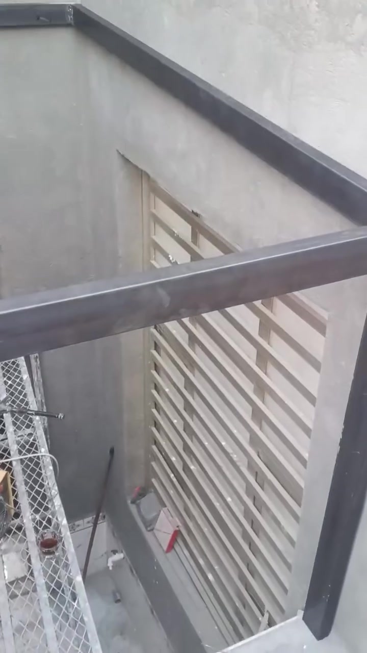 🤍 العنوان داخل الفيديو ولتفاصييل
داخل الفيديو 

حداده متنقله جميع انواع الحداده هاتف 📞 ***********
