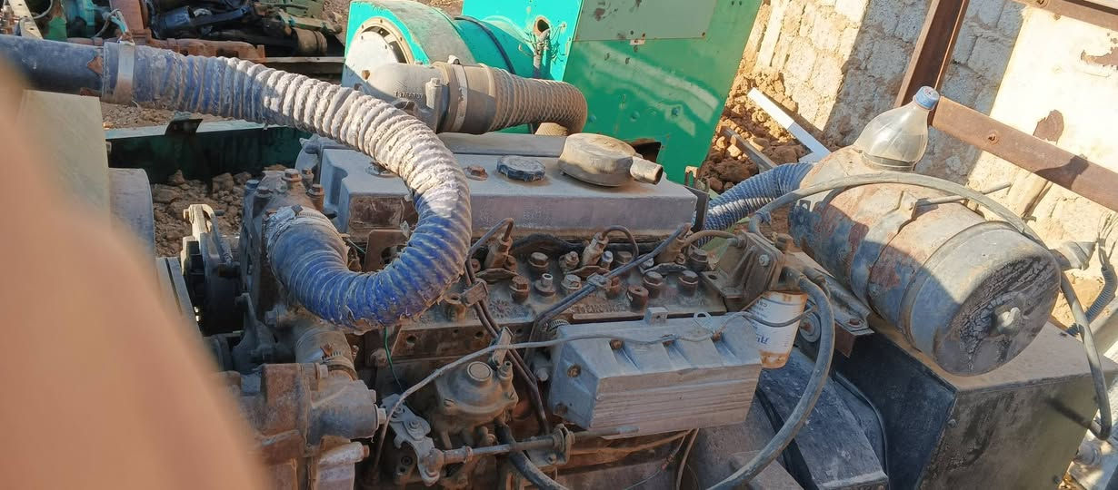 سلام عليكم مولد للببع بيركنز 4بستم سوبر 50KV شرط الشغل  والتوايد كامل مكمل صلنصه موجوده بس يراد اله لحيم عنوان ديالى الهويدر *********** تصال واتساب
