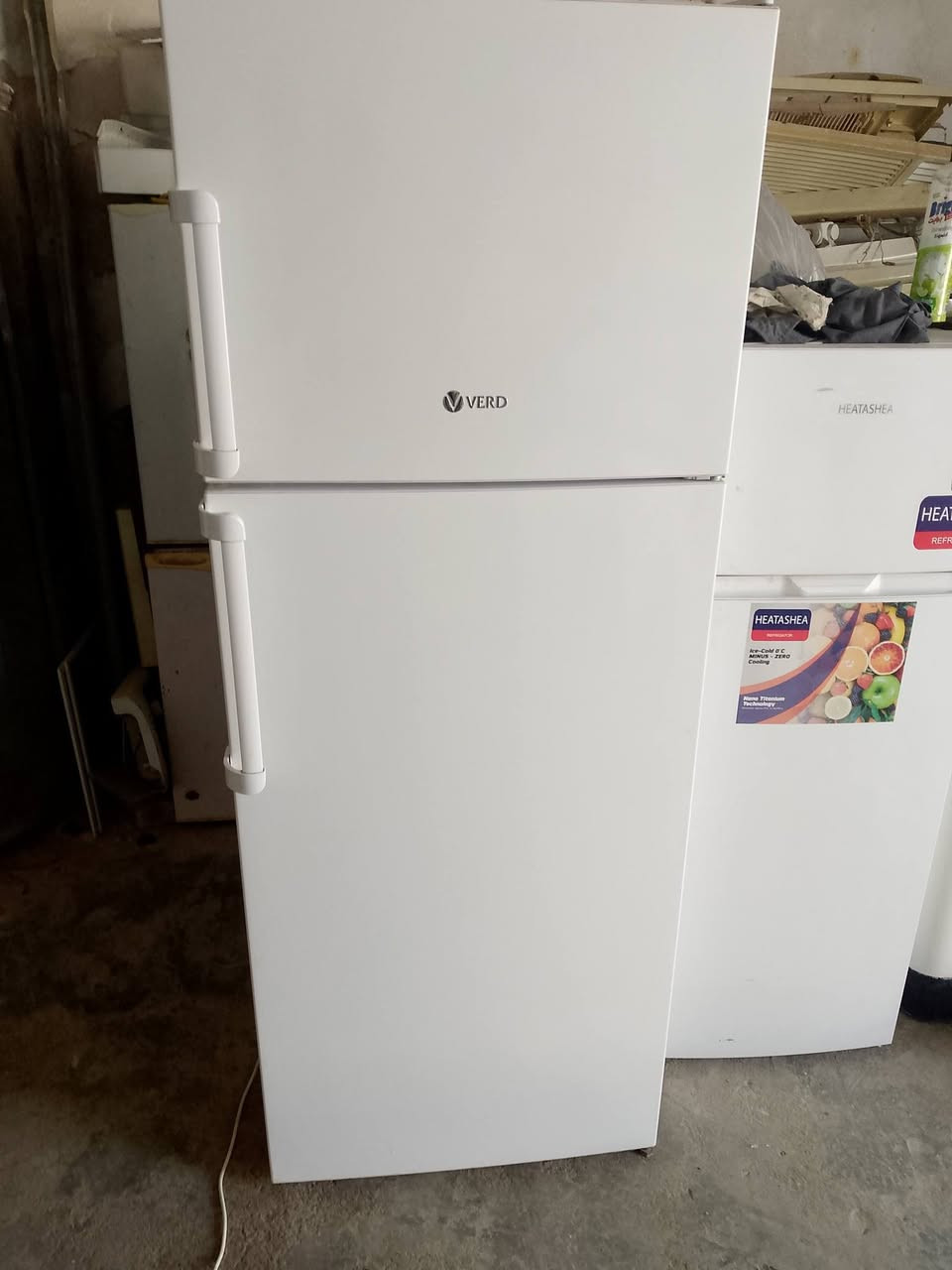 ثلاجه 20 قدم نضيفه كلش بس مبدل الماطور اخت الجديده 225الف وبيها مجال للطيبين للاتصال ***********
