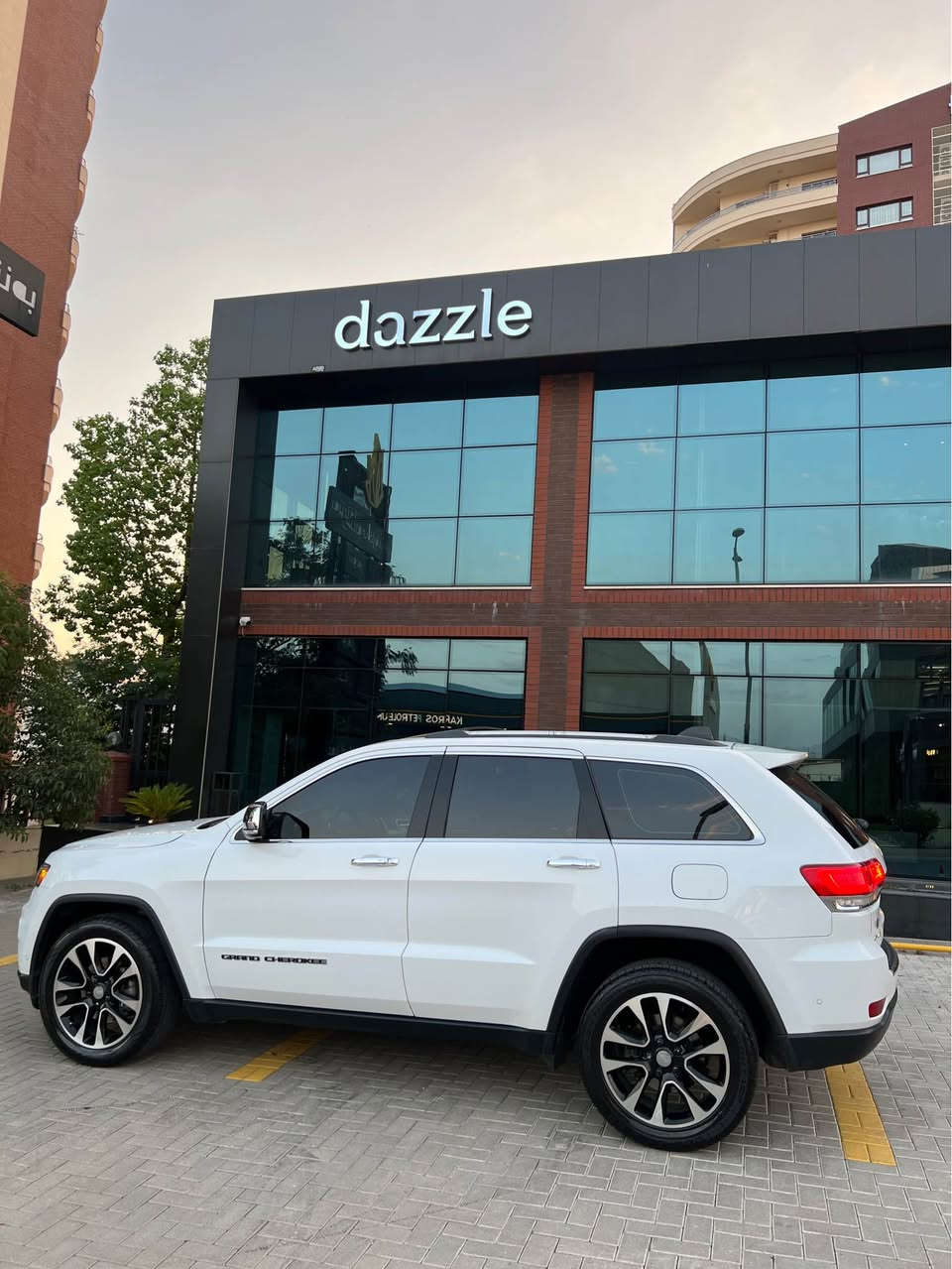 ‎‏grand cherokee limited 2018 V6  49,000 

سعر 259$ بیها مجال 

رقم تلیفون:***********
‎‏‎اللَّهُمَّ صَلِّ عَلَى مُحَمَّدٍ وَعَلَى آلِ مُحَمَّدٍ

‎🔹  گراند جیروکی لمتد پڵەس کلین تایتل 2018

ڕادار کبیر-اوتو پارک-اعلا فئە مواسفات  

‎🔹محرک 6 سلندر
‏‎🔹 بسمطين+فرشات بيلادي مجوود 

🔹49,000 الف ماشیة📦

‎🔹 مكفولة كفالة عامة 
‎‏‎ بدون صبغ .بدون رصعات،بدون بارد ،بدون حتى شخط
‎‏‎ ،رمل مابي ،دعامیات بدون صبغ بدون تکحیل بقية كلها بشرط

‎🔹فول فول مواصفات
شاشة كبير لمس كاميرا حاسة
بسمطين
کشنات حار و بارد 
رادار 360 درجە 
ستیرن حار
مرائی رادار 
کارپلەی
اوتو پارک
ئوتو ستارت/ستوپ 
‏‎بانوراما 
‎كشن جلد كشن كاراباي 
‎بصمة تشغيل عن بعد باب جاك ليد زينون 
‎تحكمات ستيرن دبل فوليوم فورويل هوك
‎سيارة بها 2 بصمة من شركة جديد جدأ 
‎سيـارة عل نظافتها احسبها صفر زيرو

 ‎‏‎تخم تاير الاصلي جدید🔹
کل سیرفس جدید 

‎‏‎محرك كير بشرط مامفتوح 🔹
‎‏‎سيارة حيل نظيفة كلشي عل بلاد لوك
‎‏‎ سنوية زنكة كلشي جديد
‎‏‎باسمي السنوية بشرط تحويل و خرامة 
‎‏‎سيارة مابيـها دينار مصرف كامل من كل نواحي
سیارە بسمی 
‎نفسي يوم /تحويل حاظر 
‎مکان /داخل سليماني

‎رقم تلیفون ***********📱📞 السليمانية, العراق
