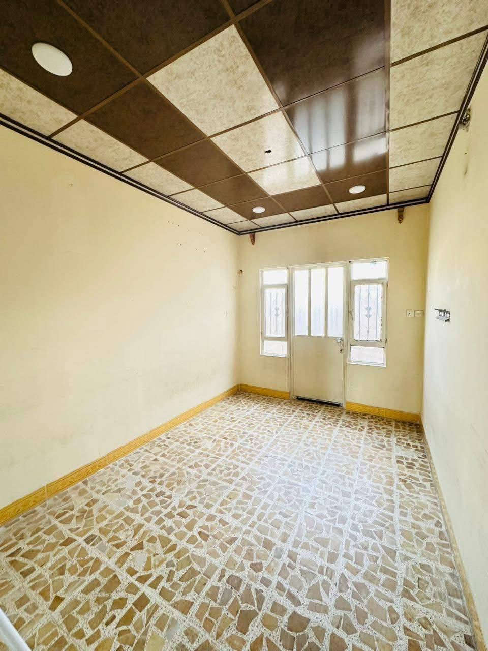 📢للإيجار للايجار للايجار 

الموقع حي الميثاق المربع الذهبي
 ع شارع 20م موقع مميز 

المساحة 125 م طابق ونص يحتوي ع 3 غرف نوم وهول واستقبال ومطبخ وصحيات عدد 2 في طابق الاول والثاني وكراج للسياره 
للاستفسار
***********
***********
