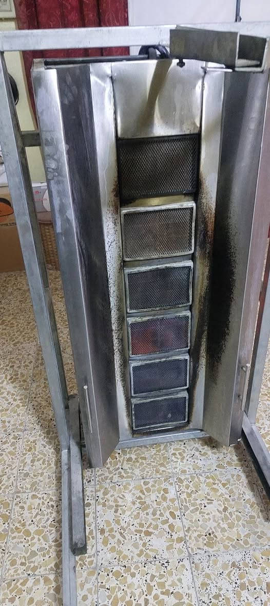 شوايات كص اثنين نظيفات جداً وستعمال كلش قليل مال موكب هن والغراض كاملات اتصال على التليفون ***********
