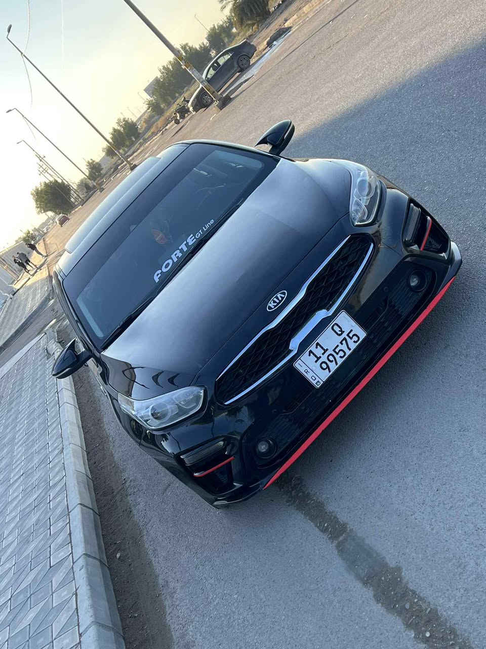 السلام عليكم 
فورتي موديل 19
وارد 
حادث جاملغ بنيد 
بدون دواخل شرط 
بدون ايرباك 
مكينه دوش 2000كبس 
كير إي تي المرغوب 

مواصفات 
فتحه سقف
اشاير مري 
تدفئه كشنات 
تدفئه ستيرن 
3انضمه قياده 
شاشه وكامره 
ورادر امامي وجانبي 
تبريد قطعتين 
لد امامي خلفي 
العنوان بغداد حي الفرات قرب عباس ابن فرناس 
السعر 135وبيها مجال انشالله 
رقم هاتف***********
