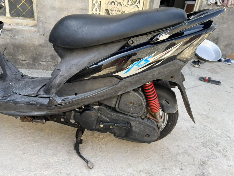 دراجة مال رمبه حاويه جديدة شرط تجي وتشوف ملاح فول ومختمة كلها ومكينة علشركة بلاديه  مامفتوحة تفحص وين ما يعجبك سلف كابريته كله بلاد اصلي شلعه ومعدل قويه
شغالة سلف وهندر وكهربائيات دبلات بريكات 
شاصي قطرة زنجار ما بيه اسود جديد بلكارتون
مكانها ديوانية شافعية
سعرها 850 وبيها مجال
***********
