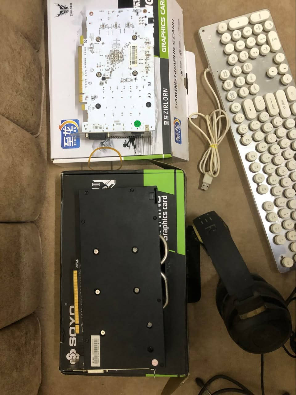 السلام عليكم 
هيدفون Razer شغال اصلي 
مايك شغال و كيبورد نوعيه ممتازه 
كروت ع واضعهم الابيض يتصلح بي مشكله بل رام 
ولاسود اظن نفس العاطل 
الكروت اثنينهم 50 قفل 
والباقي ٦٠ قفل كيبورد و مايك و هيدفون

مكاني دهوك 🌹 بغداد, العراق


**إذا كنت صاحب هذا الإعلان وتريد حذفه لأي سبب، رجاءا أرسل رسالة إلى الدعم الفني**