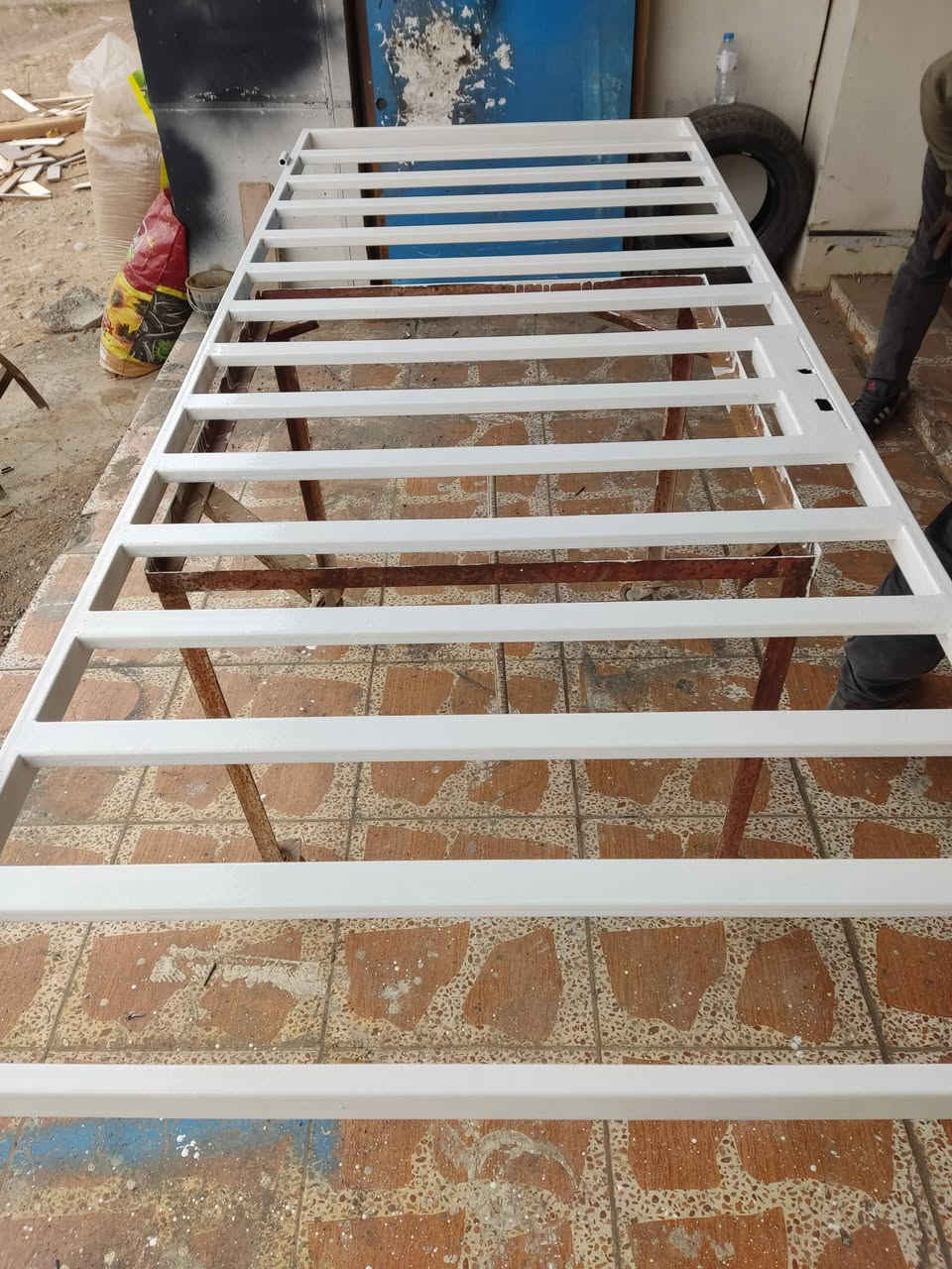 حداده سفري
عمل حدادة 
ابواب شبابيك والسقائف ومحجلات باحدث الانواع والكتائب و غرف سندويج بنل اتواصل ويانا لل تفاصيل اكثر 
***********
***********
