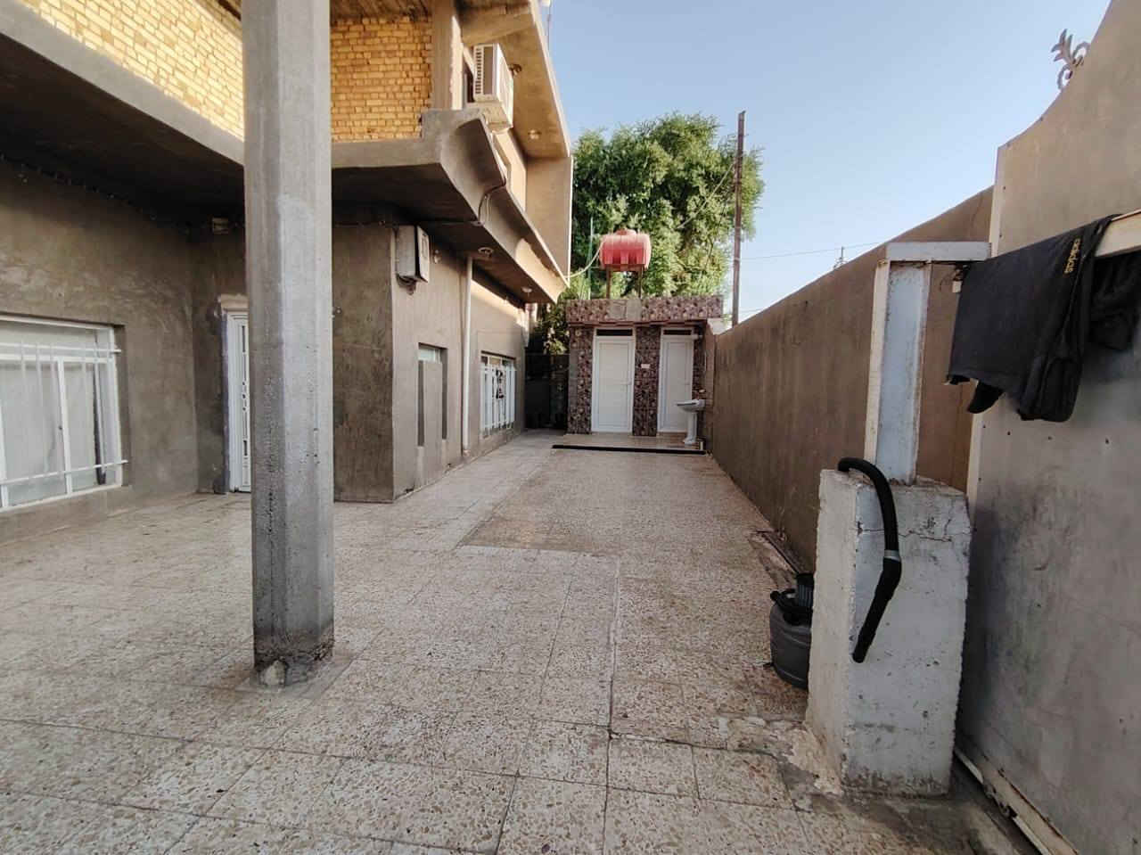 السلام عليكم بيت للبيع في حي العسكري قرب بيت ابراهيم العيلان ركن على شارعين المساحه 300 متر يتكون البيت غرف عدد 2 في الطابق الاول وصاله واستقبال ومطبخ ومدخل للصاله والاستقبال اما الطابق الثاني متكون من اريع غرف وصاله ومجمع صحيات للاستفسار الاتصال على الارقام التاليه
***********

***********

***********
