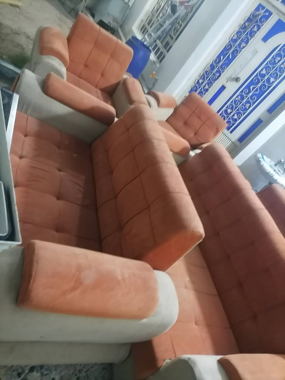 تخم تركي نضيف كلش للبيع سعره ٢٥٠ وبي مجال اتصال هاتفي ***********
