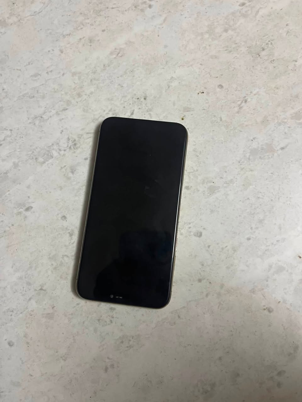 جهاز ايفون xs ذاكره 64 جهاز قوي ولكطه يعني ما يتفوت سعره 85 وبي مجال  لان مستعجل على بيعته ومحتاج فلوسه جهاز مبدل بطاريه من وكاله ايفون البلاديه وقاعده مال سيم كارت ضايعه ب5 والشاشه بيها خط ما ماثر على اللمس ألف***********
