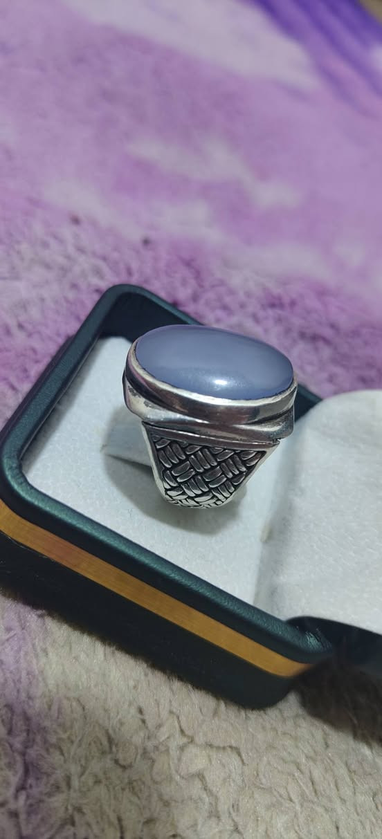 سلام عليكم احبتي اعضاء الگروب 
خاتم من العقيق اليماني السماوي المشروط ذمة 

نوع الحجر :. عقيق يماني سماوي شرط الفحص والظمان مدى الحياة غير مصبوغ او معالج 

نوع الصياغة :. صياغة البحرين صياغة يدوية فاخرة ثقيلة وزن الفضة فقط 16 غرام 925
 
يأتي الخاتم مع علبة للحفظ راح يكون سعرة فقط 110 الف 
عنواني ( ألنجف الاشرف _ كوفة _ حي ميسان ) وآني خادم للطيبين تجي تاخذة من باب البيت وروح افحص وين متريد 
الهاتف  (***********) اعيد واكرر اني خادم
