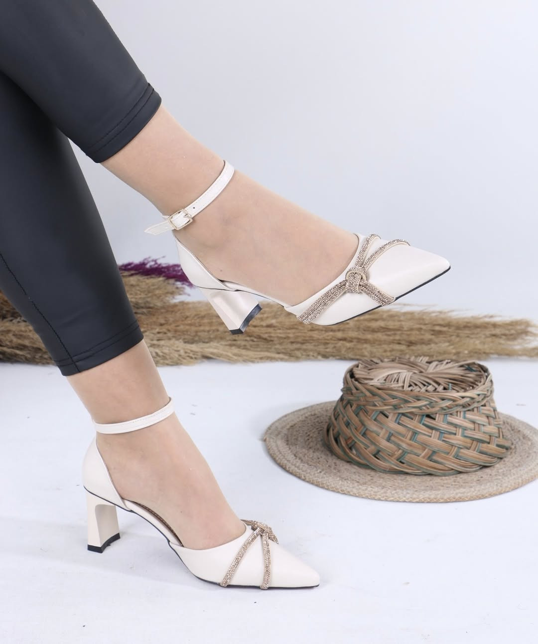 تألقي بآجمل اطلالة وحصريا لدى NH ZARA 👠👡👇
جميع الموديلات جلد طري دبان طبي 👠🌺💕

القياسات من 36 الى 40 🎗️✅
السعر مكتوب اسفل كل صورة 👇👇👇 

حصريا لدى NH ZARA وبأنسب الاسعار 😍👇💕

موصل / الزهور - مجمع عزيز فتحي ط3 🌹

التوصيل داخل الموصل الفين دينار فقط 🚗🚕

التوصيل للاقضية والنواحي والمحافظات 5 الاف🚗🚕

لطلب التوصيل يرجى ارسال :
- صورة الموديل مع ذكر اللون والقياس 👝🧳👠👞👟
- اسم الحي مع اقرب نقطه دالة 🏡
- رقم الهاتف ☎️


**إذا كنت صاحب هذا الإعلان وتريد حذفه لأي سبب، رجاءا أرسل رسالة إلى الدعم الفني**