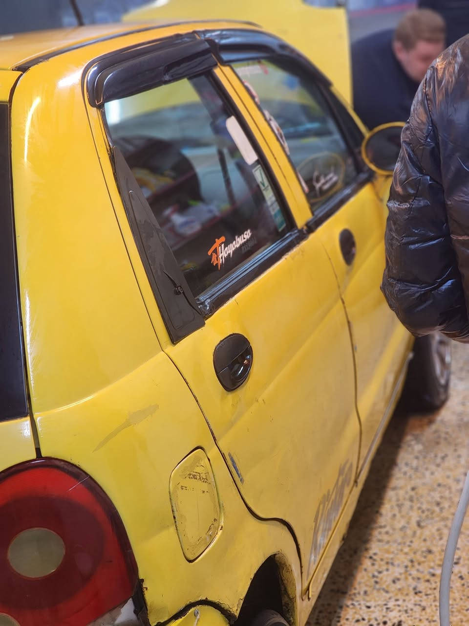 سلام عليكم سياره كوكو ٢٠١٢ السعر (٢٥) وبيها مجال مكينه كير شرط هئيه وغرامات صفر سنويا صاقطه بل ٢٠٢٤ شرعي بل موصل شرط التحويل تبريد بس غاز من فتحت المكينه وعمرتها طاغ الغاز  تدفئه نار  طخم جديد درامشفت جديد داخلها نضيف  ***********
