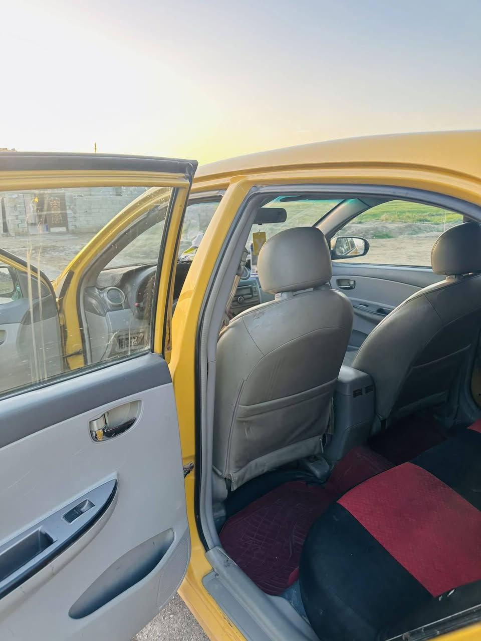 سلام عليكم سياره بي وايدي 2013 رقم قادسيه  جاهزه من كلشي كير مكينه حداديه تخم تاير سياره جاهزه سنويه اله 2027  سياره بسمي مداور ثاني يوم رقم نكليزي  العنوان الديوانيه الحمزه الشرقي.. الستفسار تصل عله هاذه رقم ***********
