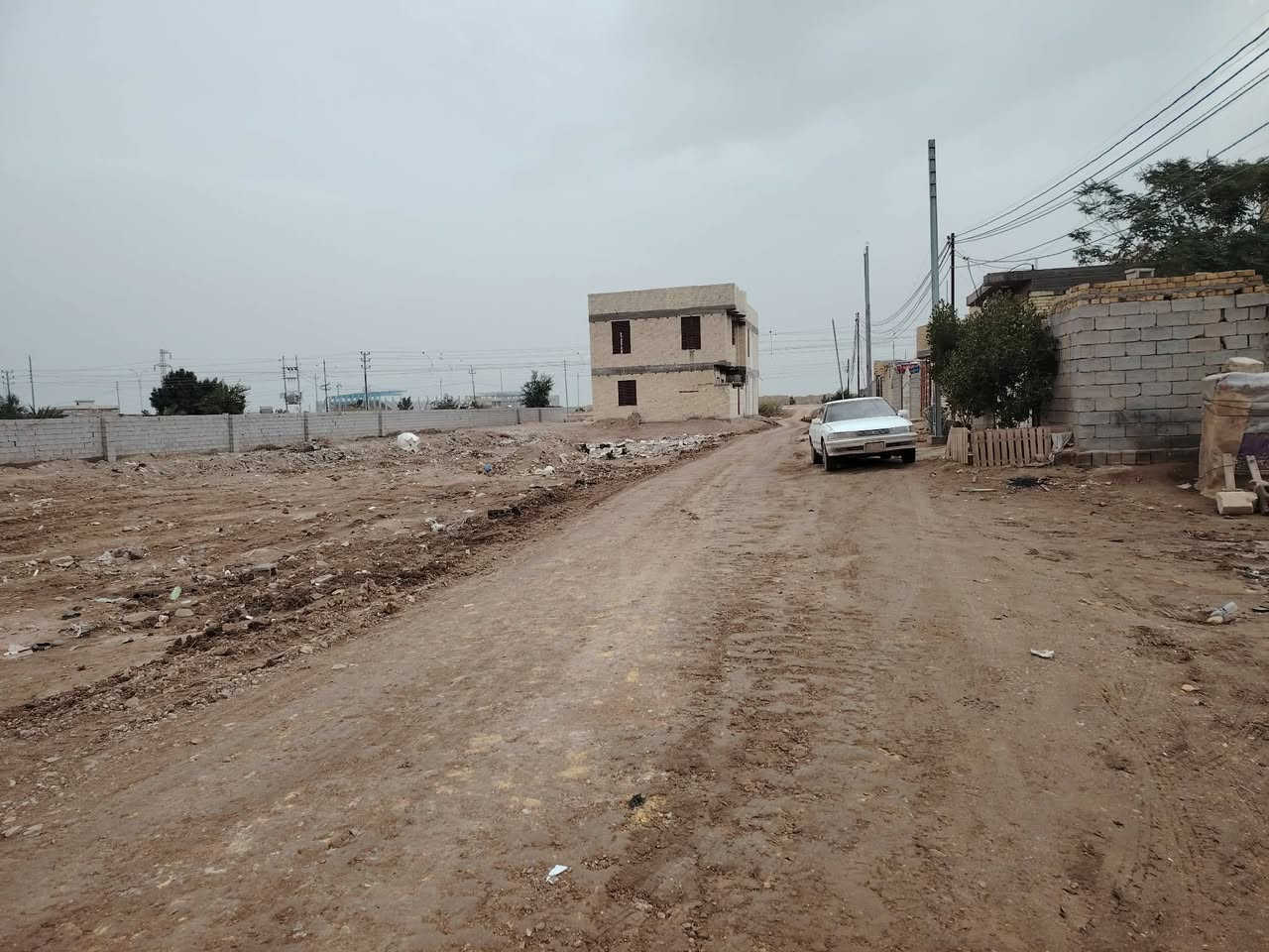 بسم الله الرحمن الرحيم 
قطعه ١٥٠متر زراعي 
حي الكوفه شارع ال خليل رابع قطعه 
عن الشارع العام شارع بني زيد 
خدماته ما كهرباء وشارع سبيس
السعر مناسب راسل او اتصل على الرقم 
***********
