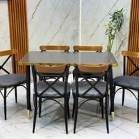 ميز طعام خشب • كشنات جلد • ٤-٦ كراسي