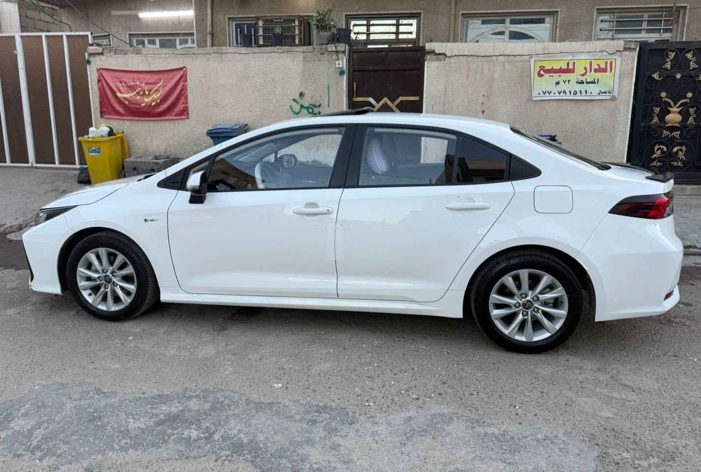 كورولا هايبرد موديل 2025 شكل خليجي
محرك 1.8 لتر بنزين + نظام هايبرد اقتصادي
 شاشة لمس + بلوتوث + USB+كاربلي
 كاميرا خلفية + حساسات
مكيف ممتاز
 نظام ABS + مانع انزلاق+قياده آلية+مثبت سرعه
 5 ركاب – مساحة مريحة
 اقتصادية جداً بالوقود 
وباقي الموصفات المعروفه 
ماشيه ٢٧الف كم
رقم بغداد تحويل مباشر 
كفاله عامه من صبغ وتصليح
العنوان بغداد البياع حي الاعلام

للتواصل***********
