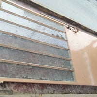 باب حديد ثقيل • قفص حديد ثقيل