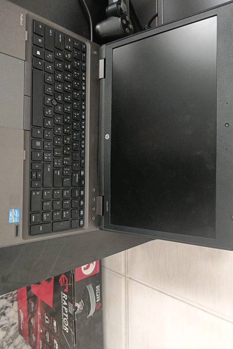 السلام عليكم 
لابتوبhp pro book 6570b
بمعالجintel core i5 gen3 
رام 8
هارد 500جيجا HDD
بطاريه بسعه 90W
كامله من ناحيه البرامج منصب عليها برنامج الفوتوشوب وكافه برامج office 
شاشه بحجم 15.6انج وبتردد 60هيرتز
نظام windows 10 pro 
جنطه هديه مع ماوس بدون واير
وباقي التفاصيل خاص واتساب***********