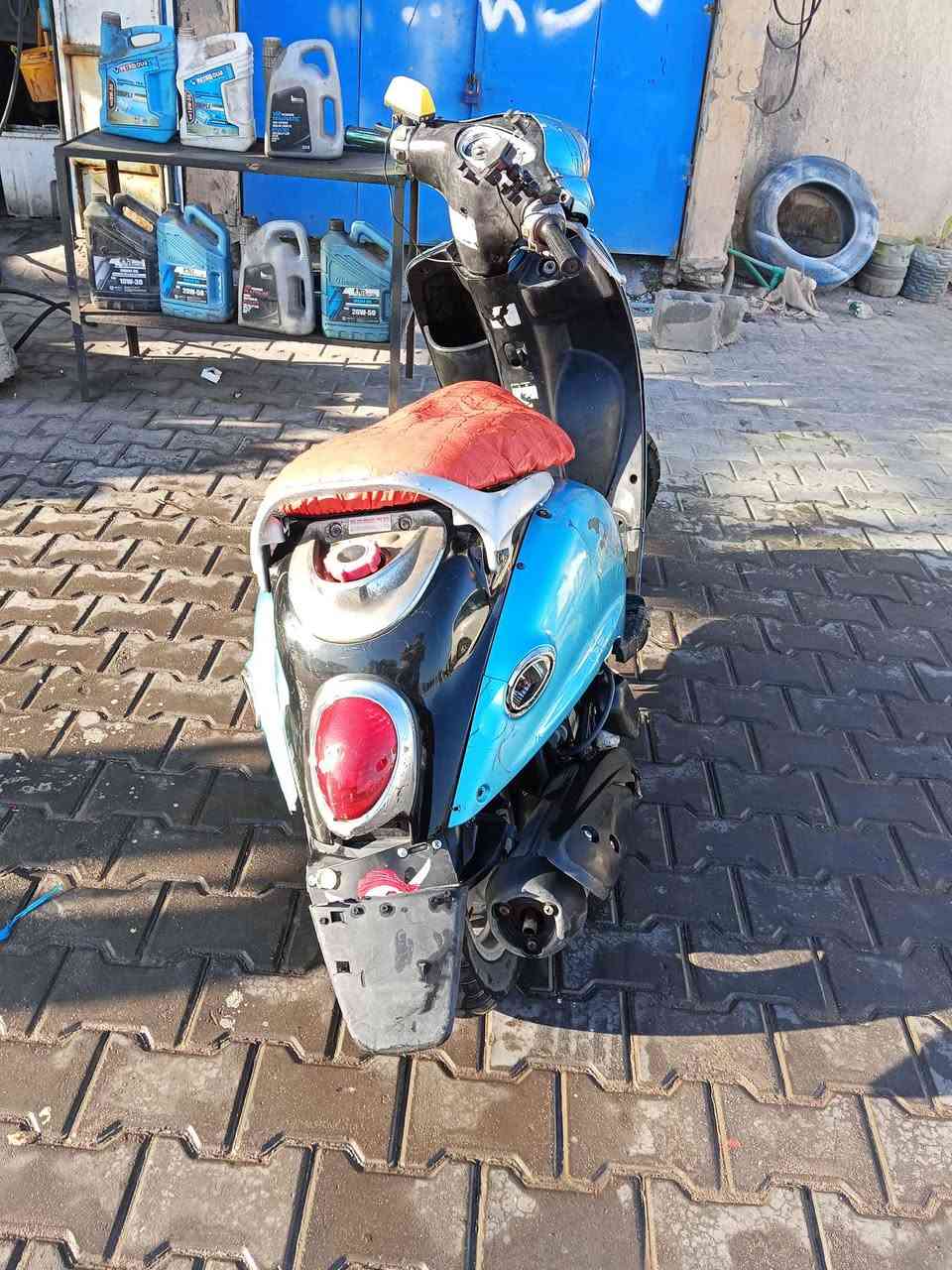 السلام عليكم دراجه عبد الحليم مكينته مال فراشه دراجه حلوه نضيفه كهربائية شغاله تشتغل سلف رايده ب350 وبيهه مجال للشرايه مكاني خمسه ميل رقمي *********** الرمادي, الأنبار
