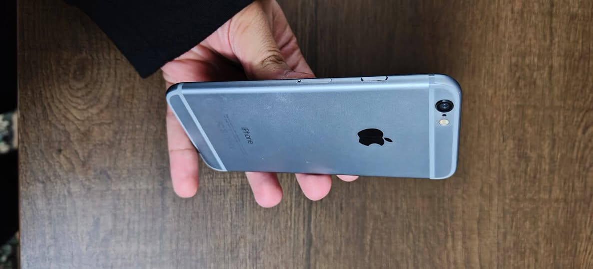 سلام عليكم من رخصة الادمن 
آيفون 6 للبيع 
الجهاز نضيف كلش كلش شخط ما بي 
كاميراته شغاله البصمة شغاله كلشي بي شغال 
الجهاز بطاريته 100% امبدلة اصلية 
ذاكره 16GB
السعر : 40 الف وبي مجال للطيبين
للاستفسار‏ / ‪***********‬‏
