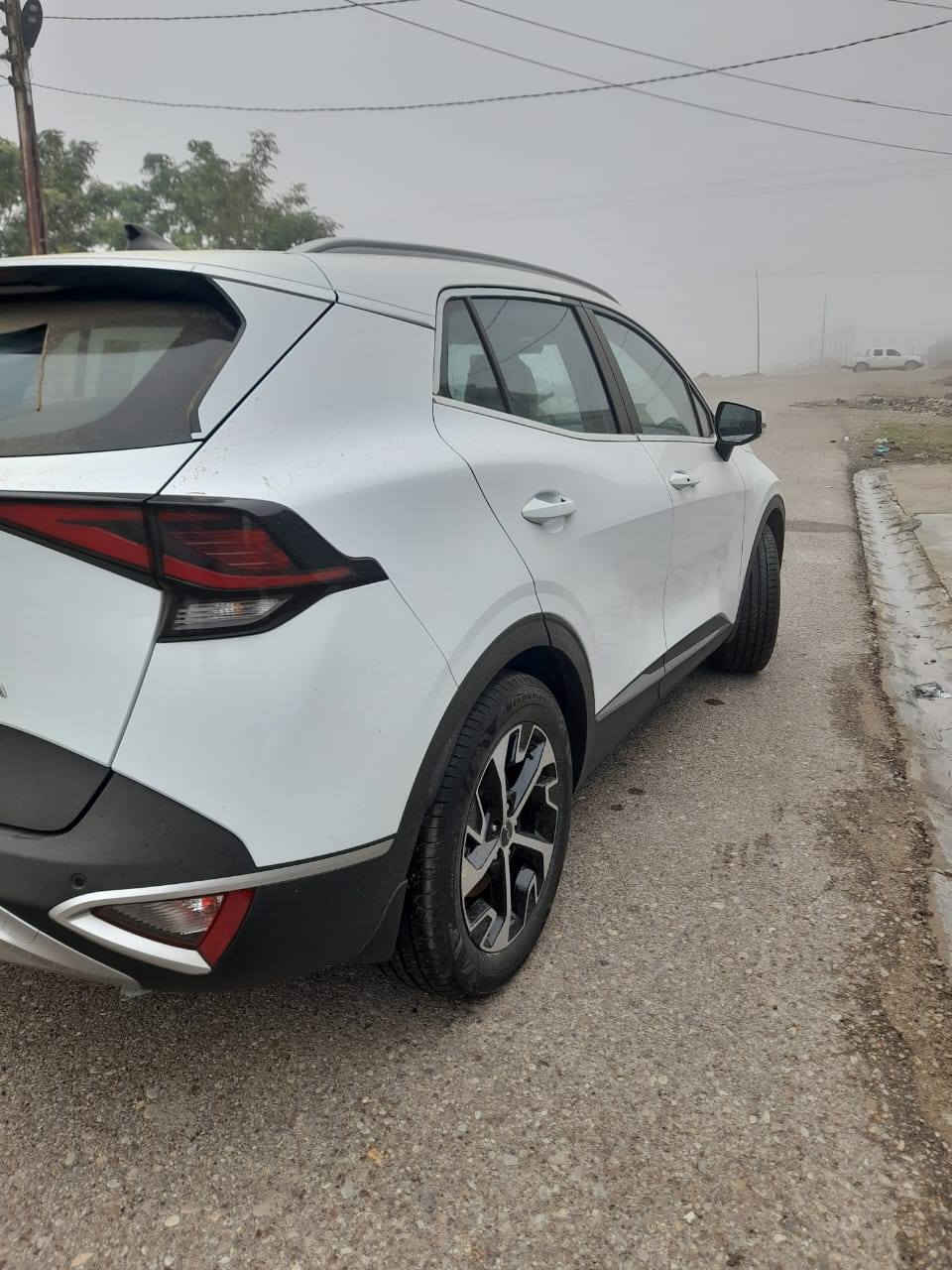 السلام عليكم للبيع كيه سبورتج موديل 2024 سياره ماشيه ١٧٠٠٠ كفاله عامه  رقم  سليمانية السعر 230 وبيها مجال مكان السياره ديالى المقدادية للاستفسار ***********
