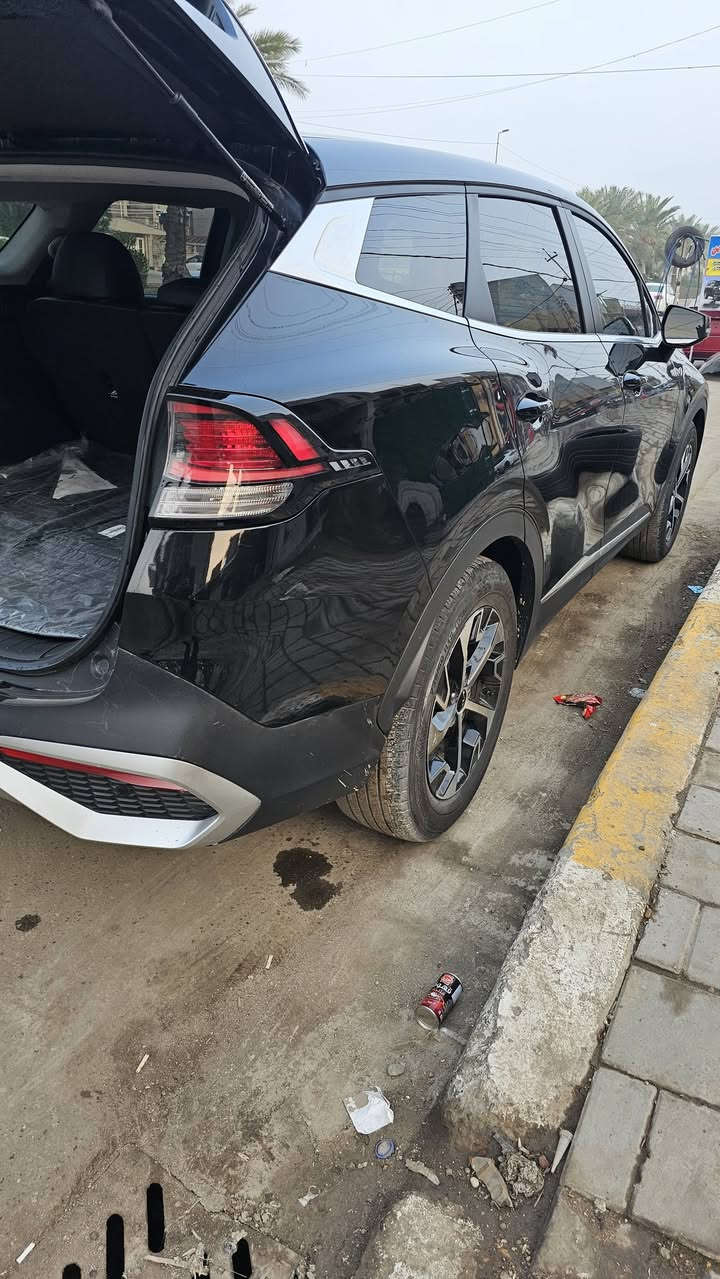 سلام عليكم
كيا سبورتج ٢٠٢٤ ماشية ١٧ الف فئة ex سيارة جديدة جدا دخول جديد حادثها جاملغ خلفي بارد فقط بدون صبغ بدون تبديل بدون دواخل 
السعر ٢٠٠ ورقة بدون لوحات 
للاستفسار 
***********
