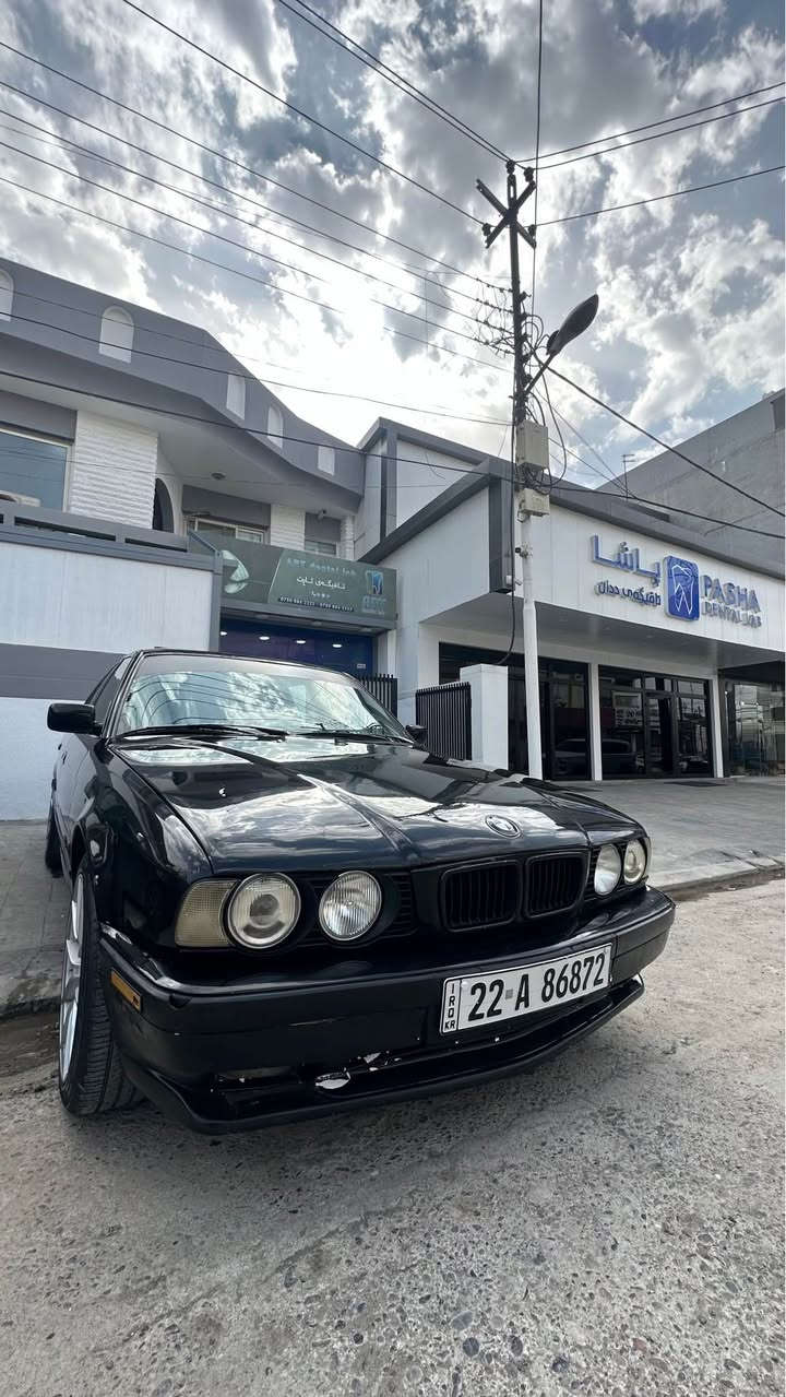 Bmw 525i  مۆدیل 93دیجیتەڵ
فولی گێر عادیە سەیارەکە ماشاللەی دەوێ چار تایەو ویلی  m مۆدیل نوێی لەسەرە  رەقەمی سەنەوی نوێ هەتا ٢٠٣٠
تەبرید ساردو گەرمی بەشەرت گێر مەکینە مەزبوت کەپس عامە لۆ جوانی جەمپەکی زۆۆر خفیفی پشتی هەیتی بێ ئەوەی حوزی سپێری ئەزیەتی خواردبی
سعری ٦٢ معامەلەکی کەمی تێدایە 
لە هەولێرە 
رەقەم تەلیفۆن   *********** أربيل, العراق
