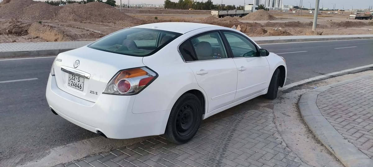 نیسان التما 2012 عام صبغ سبب تغیر لون 
سیارة جاهزة و رقم و سنویة جدید لحد 2031
گیر و مکینە مزبوت 
سعر 74 شویە مجال 
***********
