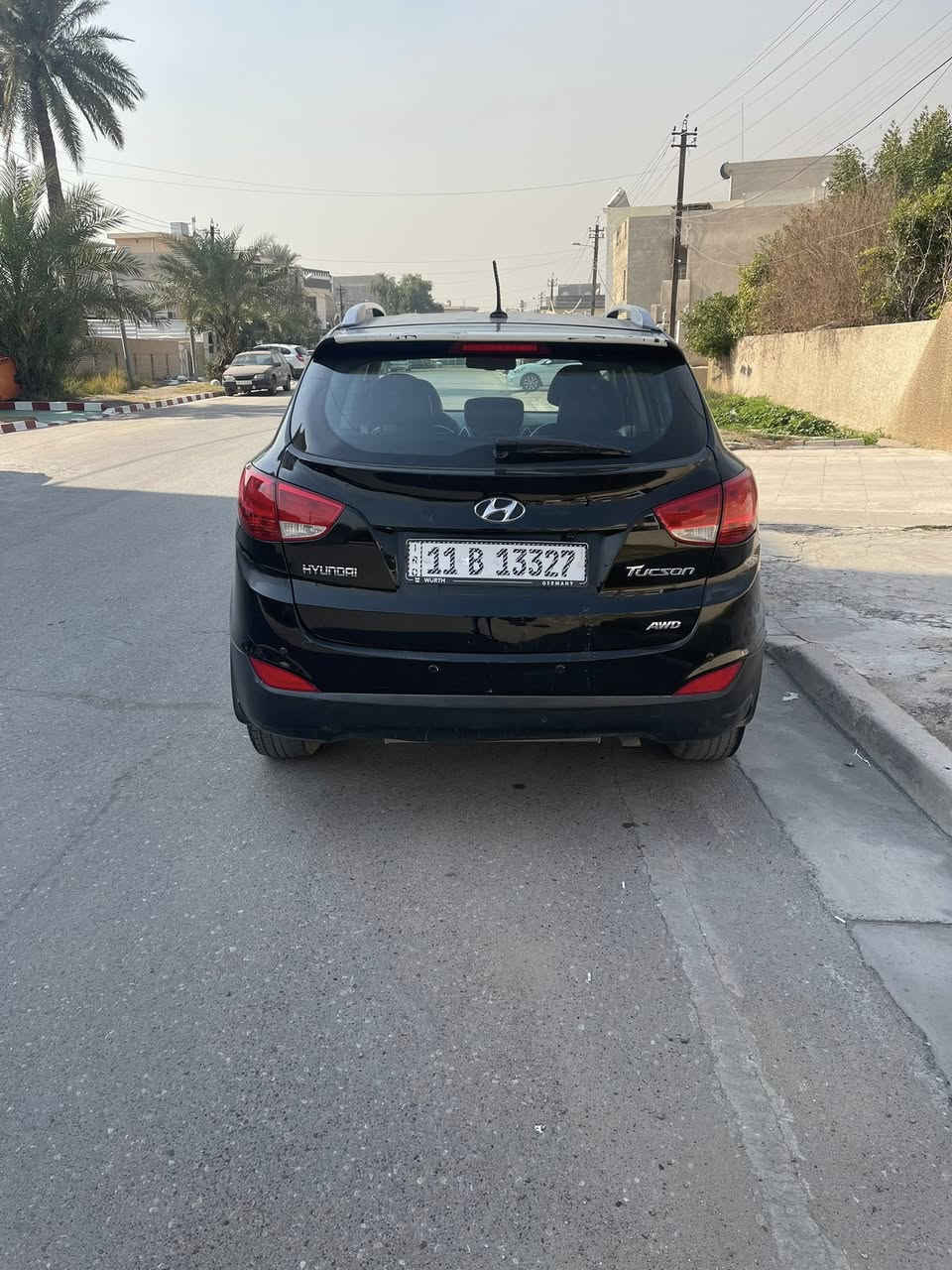 السلام عليكم
للبيع هونداي توسان 
موديل 2011
رقم بغداد دولي بسمي سنويه وهزه جديد 
وارد كندي 
حادث جاملغ امامي بدون دواخل بيها 3 قطع صبغ وبيها بلحافه مالت الباب صبغ 

محرك 2000 دوش 
محرك كير مكفولات 
فور ويل 
صدر تمام 
كشنات جلد ومخمل 
تدفئه كشنات 
تحكم استيرن جهتين 
كروز سرعه 
شاشه كامره 
ماشيه 150 كيلو 
السعر 118 وبي مجال 
مكان السيارة بغداد حي الجامعه 
***********
***********
