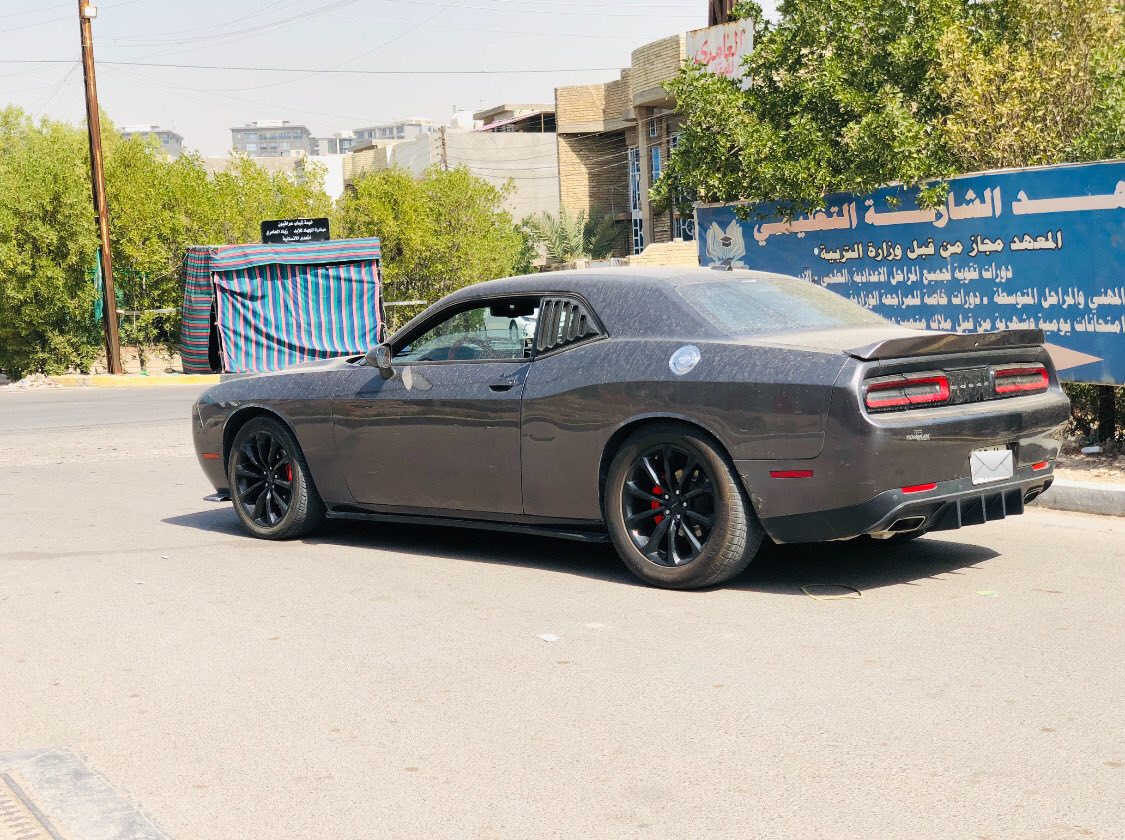 السلام عليكم ...جالنجر ٢٠١٦ صور الحادث مرفقة بالصور مكينة ٦ سلندر ٣٦٠٠ شواصي لغود مكفولة
رقم اربيل الجديد سنوية لل٢٨ 
تبريد ثلج ❄️ ماشيه ١١١ الف ميل
لايتات زنون اونت 
ويل كب وتايرات جدد وشاشة چبيرة
السونار مرفق بالصور
مكاني بغداد الكرخ 
السعر ١٣٣$
***********    وبي واتساب
