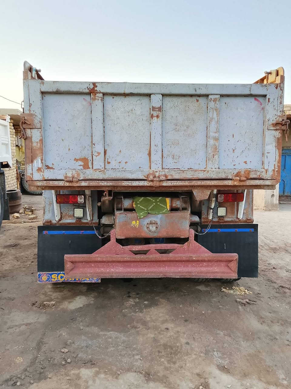 السلام عليكم سكانيه 111 للبيع موديل 74مكينه وكير خير من الله لاصرف ولا بخار اكسنهه وسط شاصي مكفول حداديه جديده تايرات جدد خياسات بس بلكاعيه القماره رقم اصفر مشتغلين بمعاملتهه للستفسار على ***********//***********
