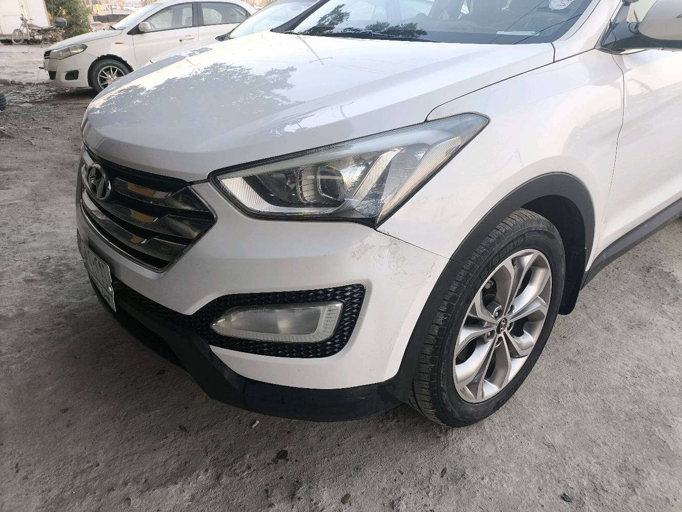 سانتافي خليجي موديل 2013 سته سلندر سبعه راكب فول مواصفات السياره بدون حادث طخات بسيطه 
بارد في باب السائق بدون تبديل.